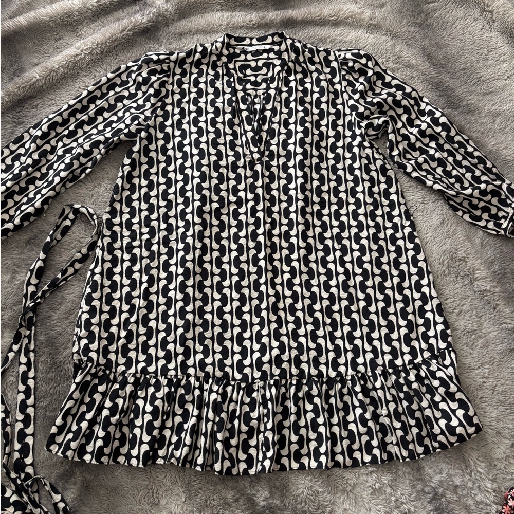 Zara Monochrome Long Sleeve Dress - Picture 4 of 7